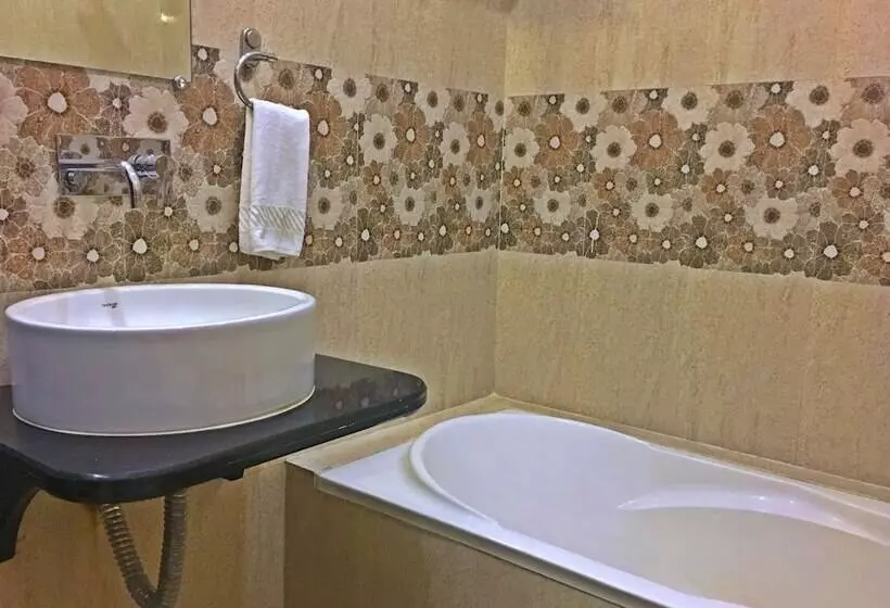 Hotelli Genx Plaza Mughalsarai