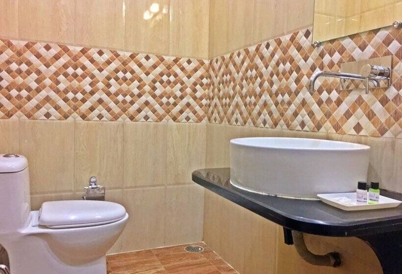 فندق Genx Plaza Mughalsarai