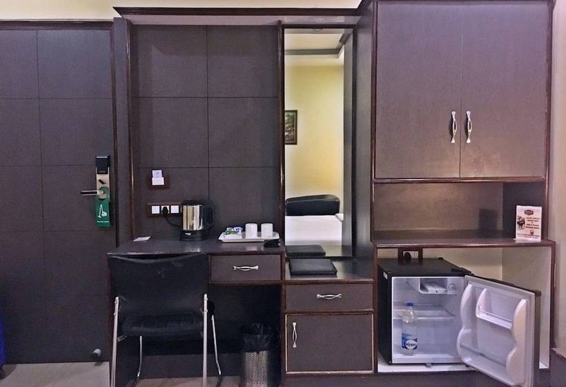 فندق Genx Plaza Mughalsarai