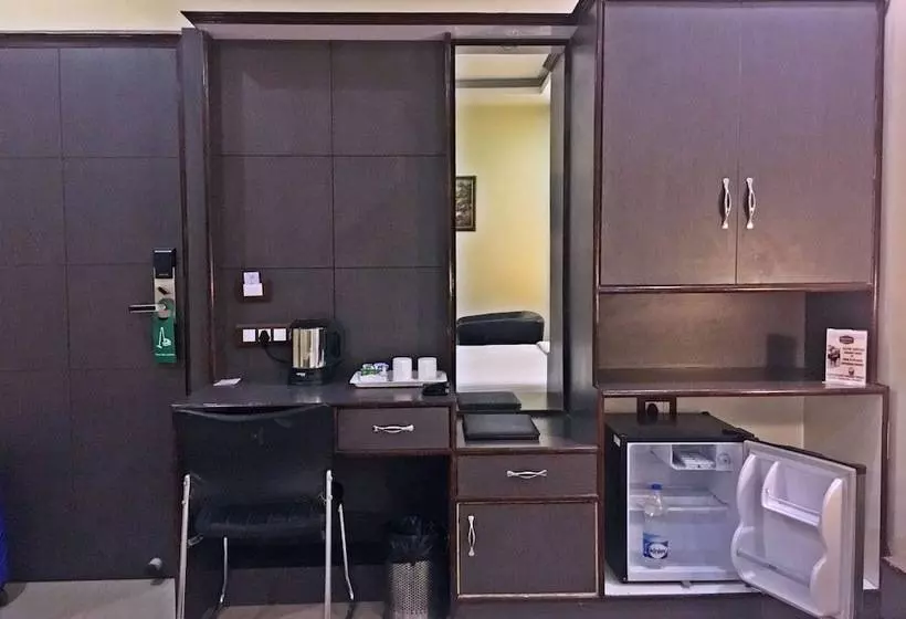 Hotelli Genx Plaza Mughalsarai