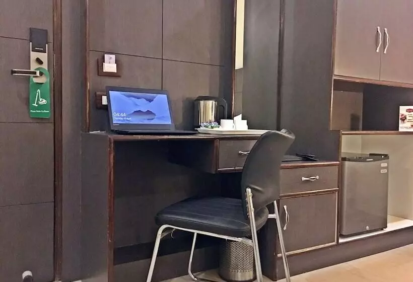 Hotelli Genx Plaza Mughalsarai