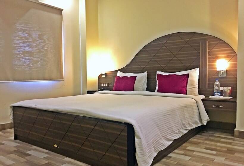 فندق Genx Plaza Mughalsarai