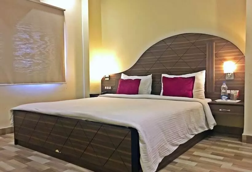 Hotelli Genx Plaza Mughalsarai