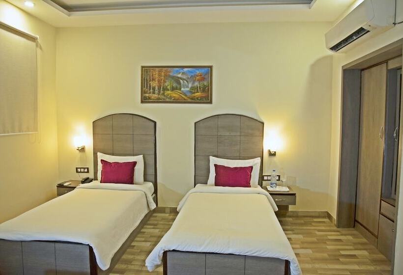 فندق Genx Plaza Mughalsarai