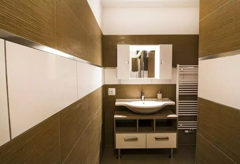 ホテル Oscar & Sons Apartments