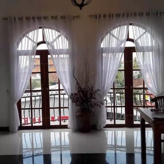 هتل Richmond House Colombo