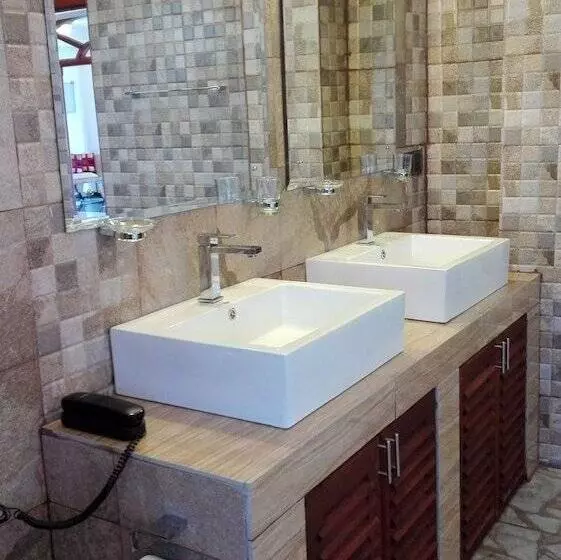 هتل Richmond House Colombo