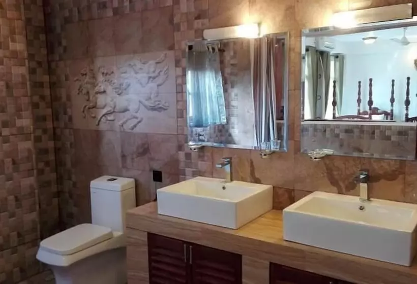 هتل Richmond House Colombo