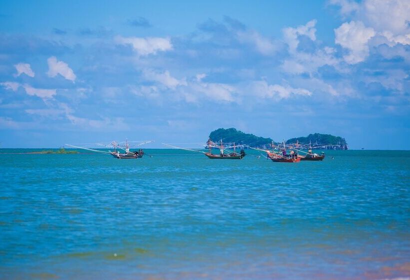 Szálloda Starlight Beach Resort Chumphon