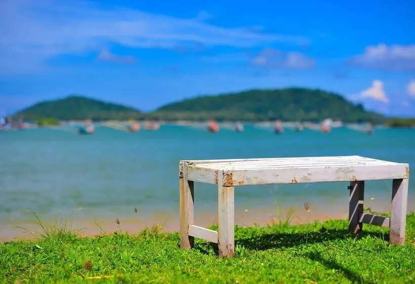 Hotelli Starlight Beach Resort Chumphon