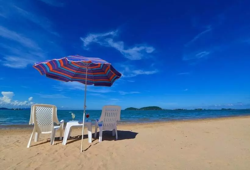 Hotelli Starlight Beach Resort Chumphon