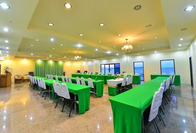 Hotelli Starlight Beach Resort Chumphon