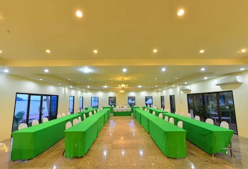 Hotelli Starlight Beach Resort Chumphon