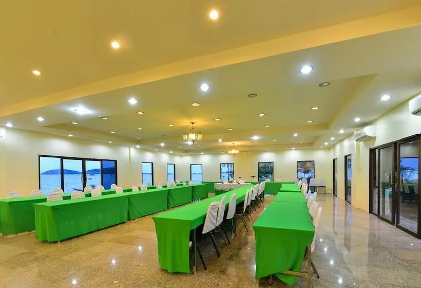 Hotelli Starlight Beach Resort Chumphon