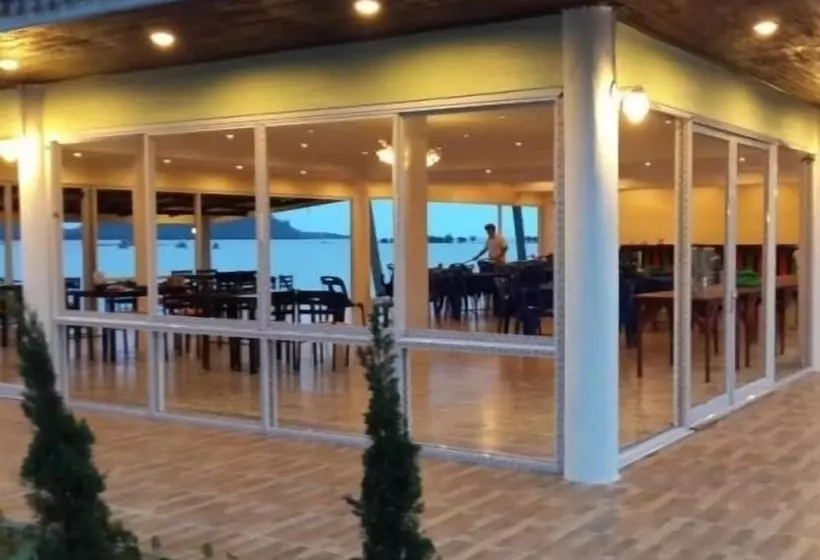 Hotelli Starlight Beach Resort Chumphon