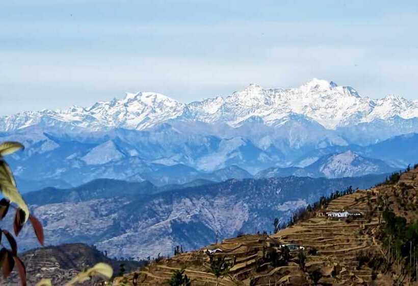 Отель Whispering Pines Himalayan Retreat