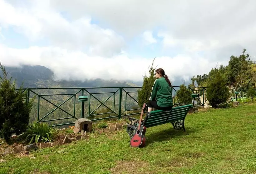 ホテル Whispering Pines Himalayan Retreat