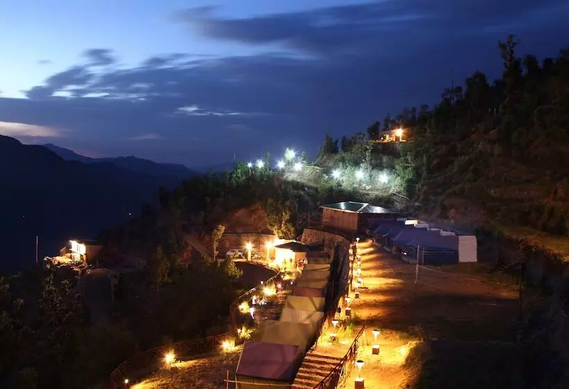 ホテル Whispering Pines Himalayan Retreat