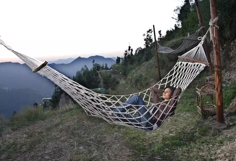 ホテル Whispering Pines Himalayan Retreat