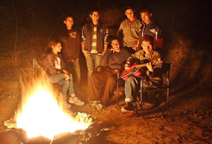 Отель Whispering Pines Himalayan Retreat