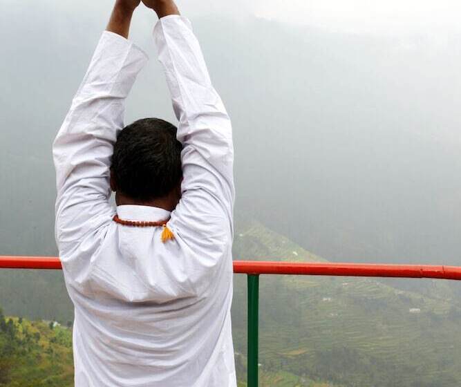 Отель Whispering Pines Himalayan Retreat