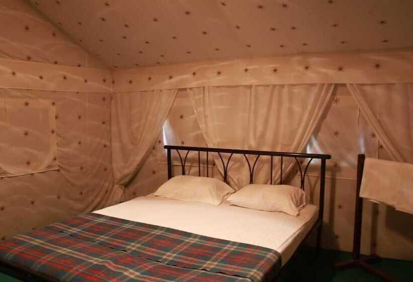 Отель Whispering Pines Himalayan Retreat