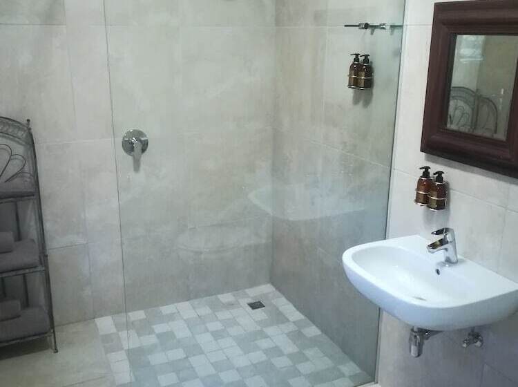 Пансион Travalia Guest Farm