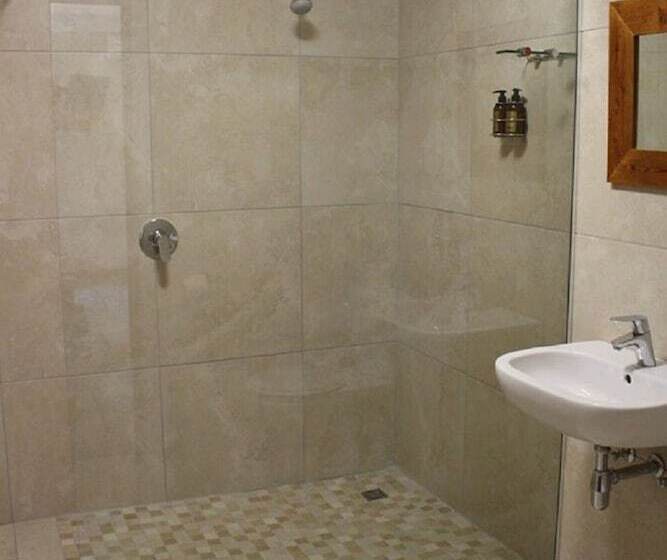 Пансион Travalia Guest Farm