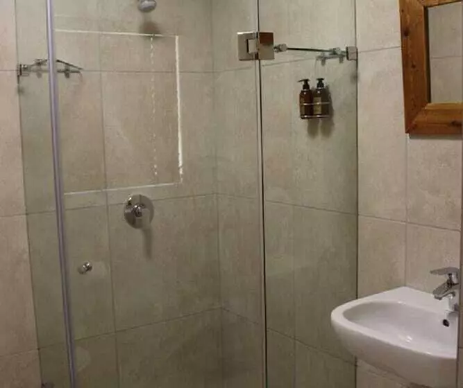 Majatalo Travalia Guest Farm