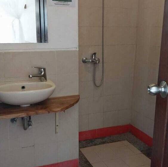 酒店 Kelimutu Crater Lakes Eco Lodge