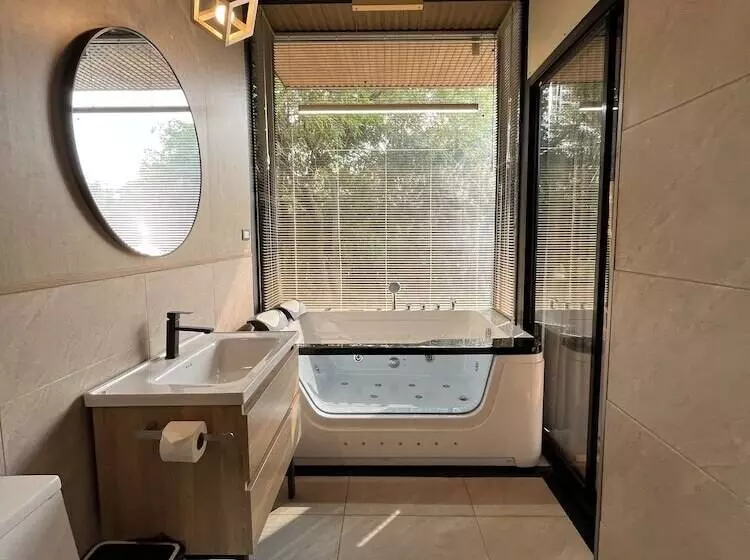 Hotelli Natural Park Resort De Wang Thong