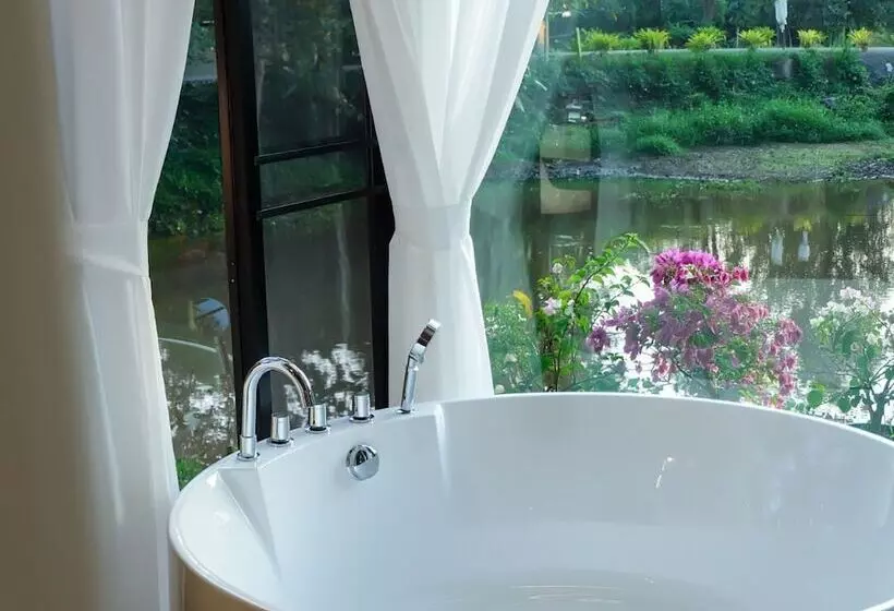 Hotelli Natural Park Resort De Wang Thong