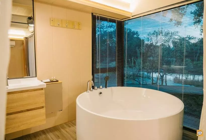 Hotelli Natural Park Resort De Wang Thong