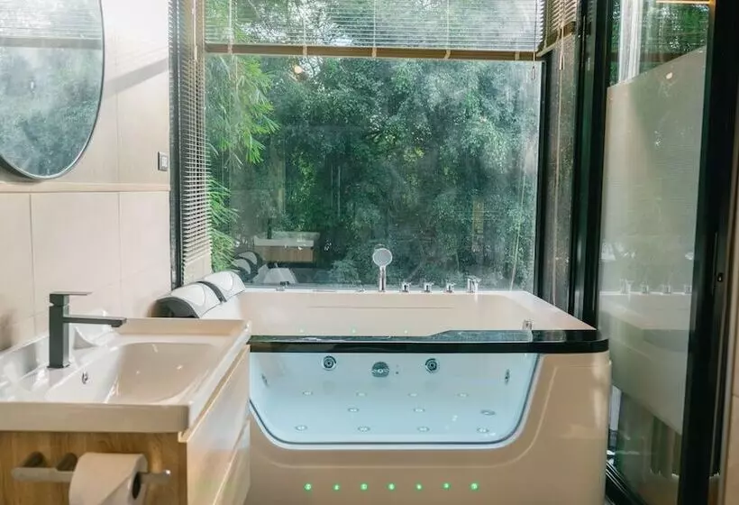 Hotelli Natural Park Resort De Wang Thong