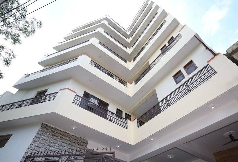 Hotell Oyo 14823 Skyheights