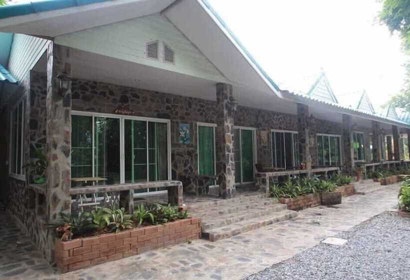 בית מלון כפרי Punpisa Resort