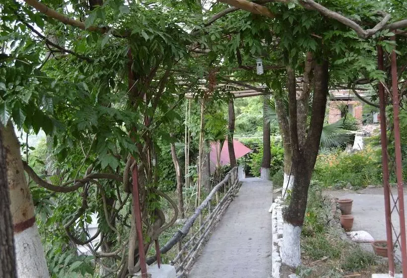 Hotelli Rosastays Jeolikote Bara Bungalow