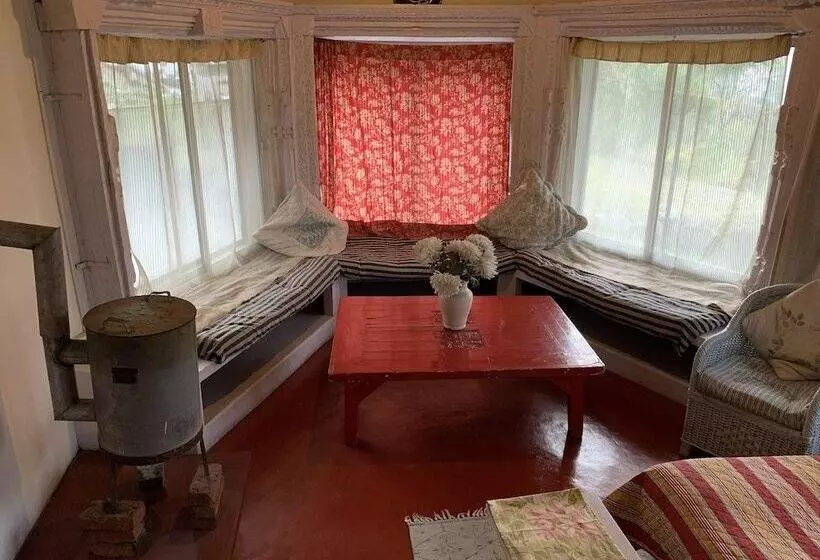 Hotelli Rosastays Jeolikote Bara Bungalow