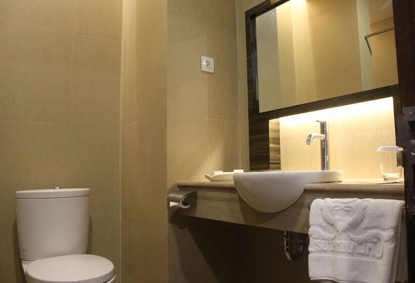 ホテル Sutan Raja Kotamobagu