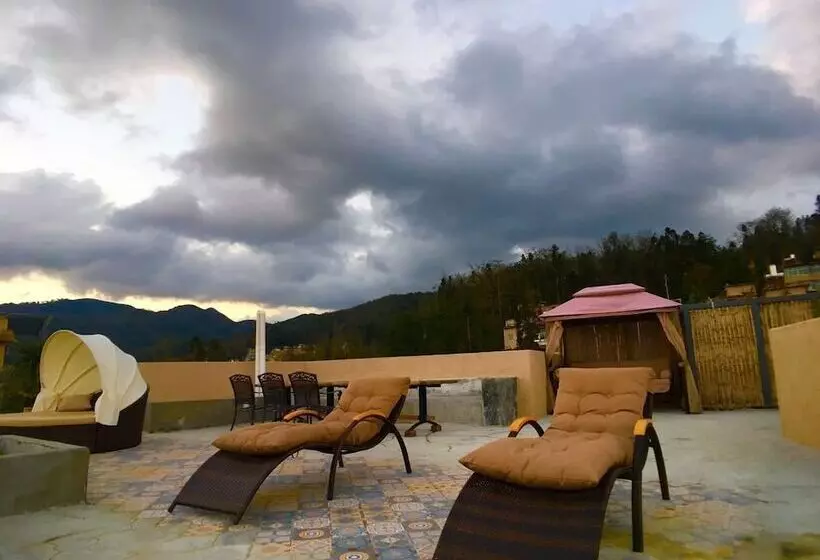 Hotelli The Twelve Manor•terraces Lodge