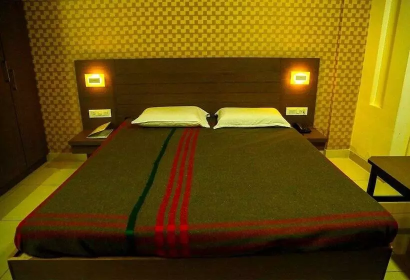 Iroomz Hotel Pawan