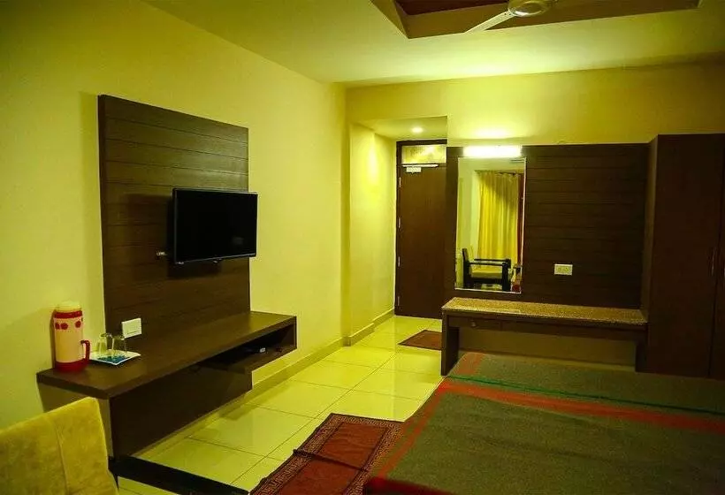 Iroomz Hotel Pawan