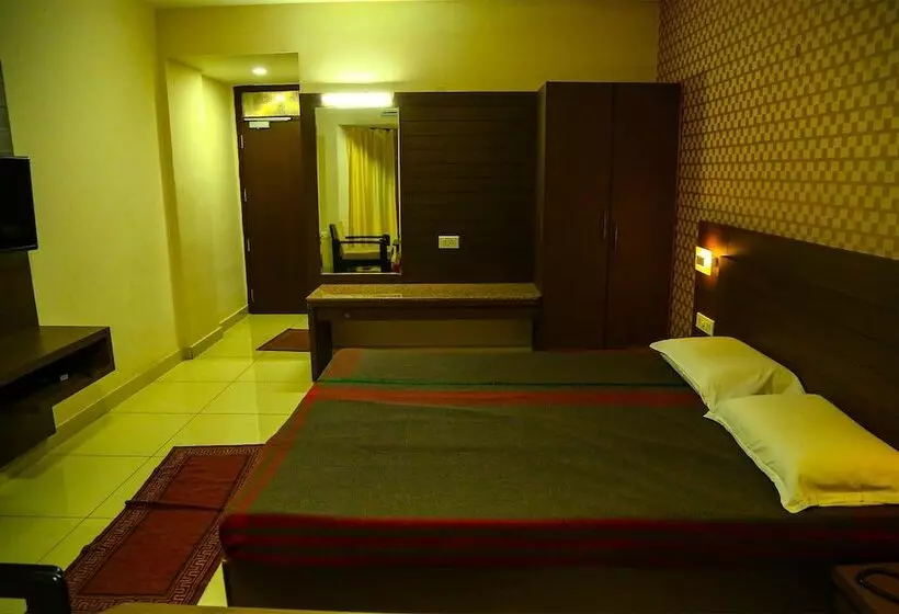 Iroomz Hotel Pawan