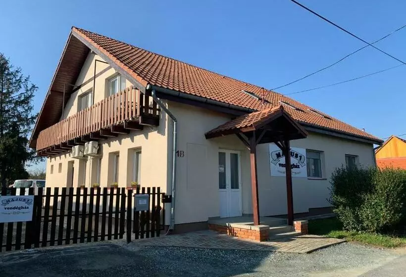 Majatalo Május 1 Vendégház  Sé