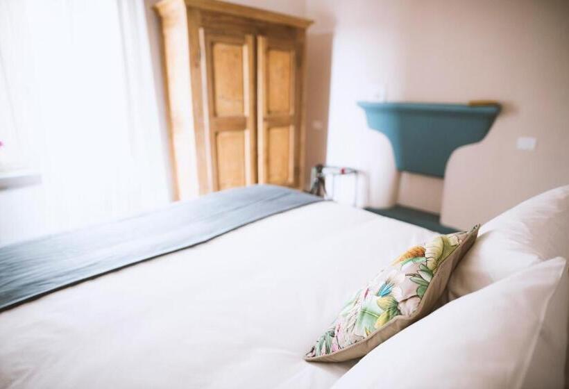 ペンション Moonfra