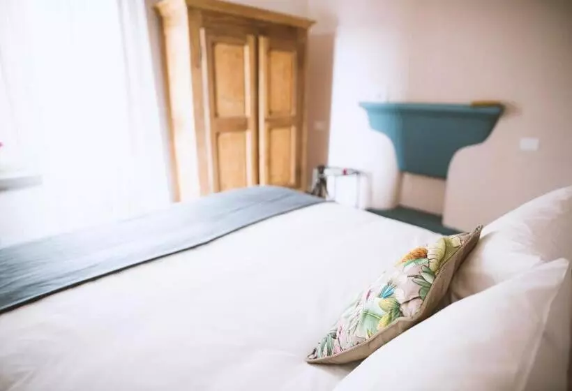 ペンション Moonfra