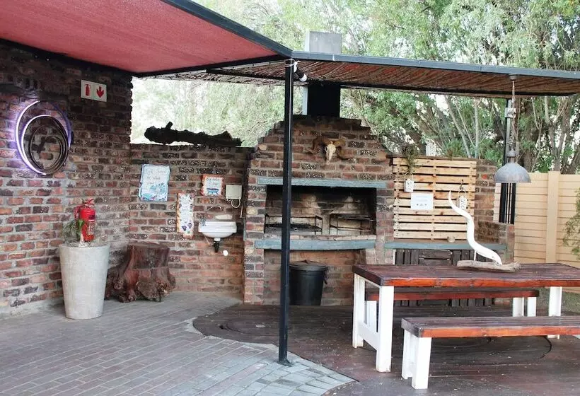 Majatalo Potties Guesthouse