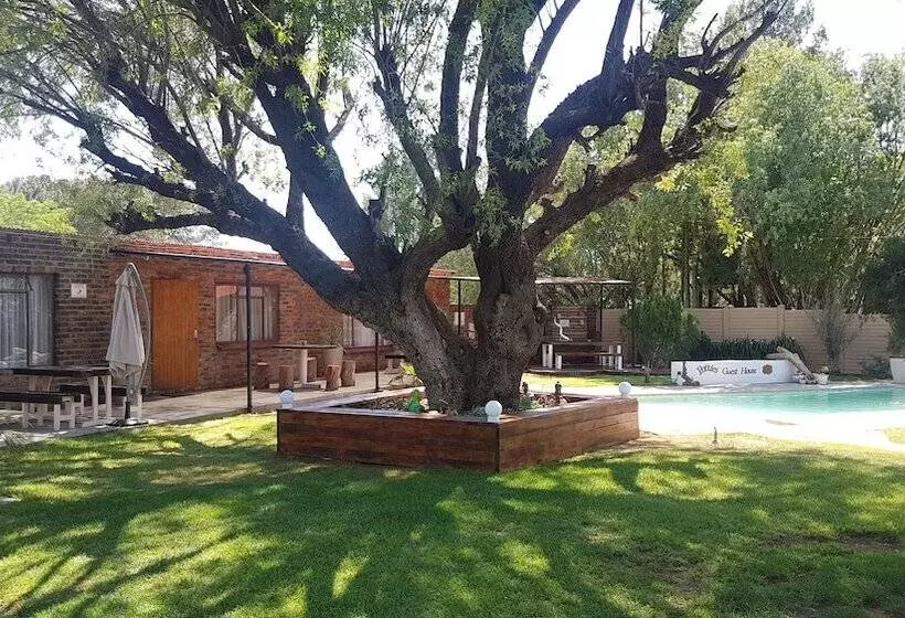 Majatalo Potties Guesthouse