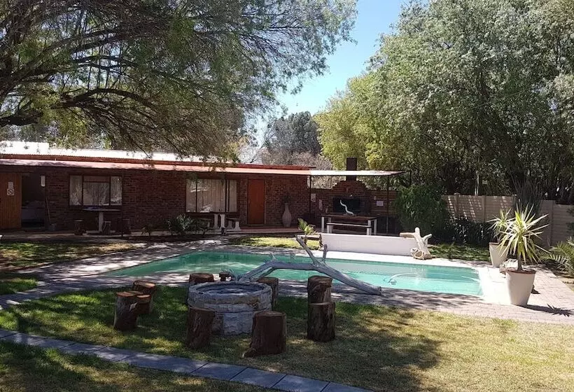 Majatalo Potties Guesthouse