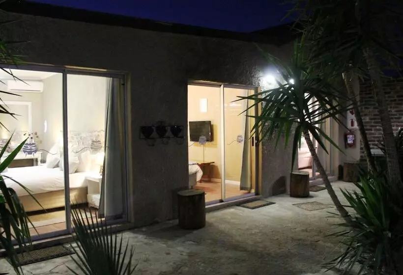 Majatalo Potties Guesthouse